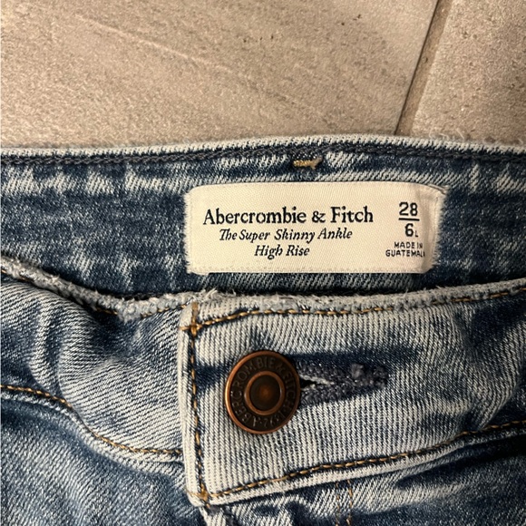 Abercrombie Skinny Jeans - Picture 2 of 3